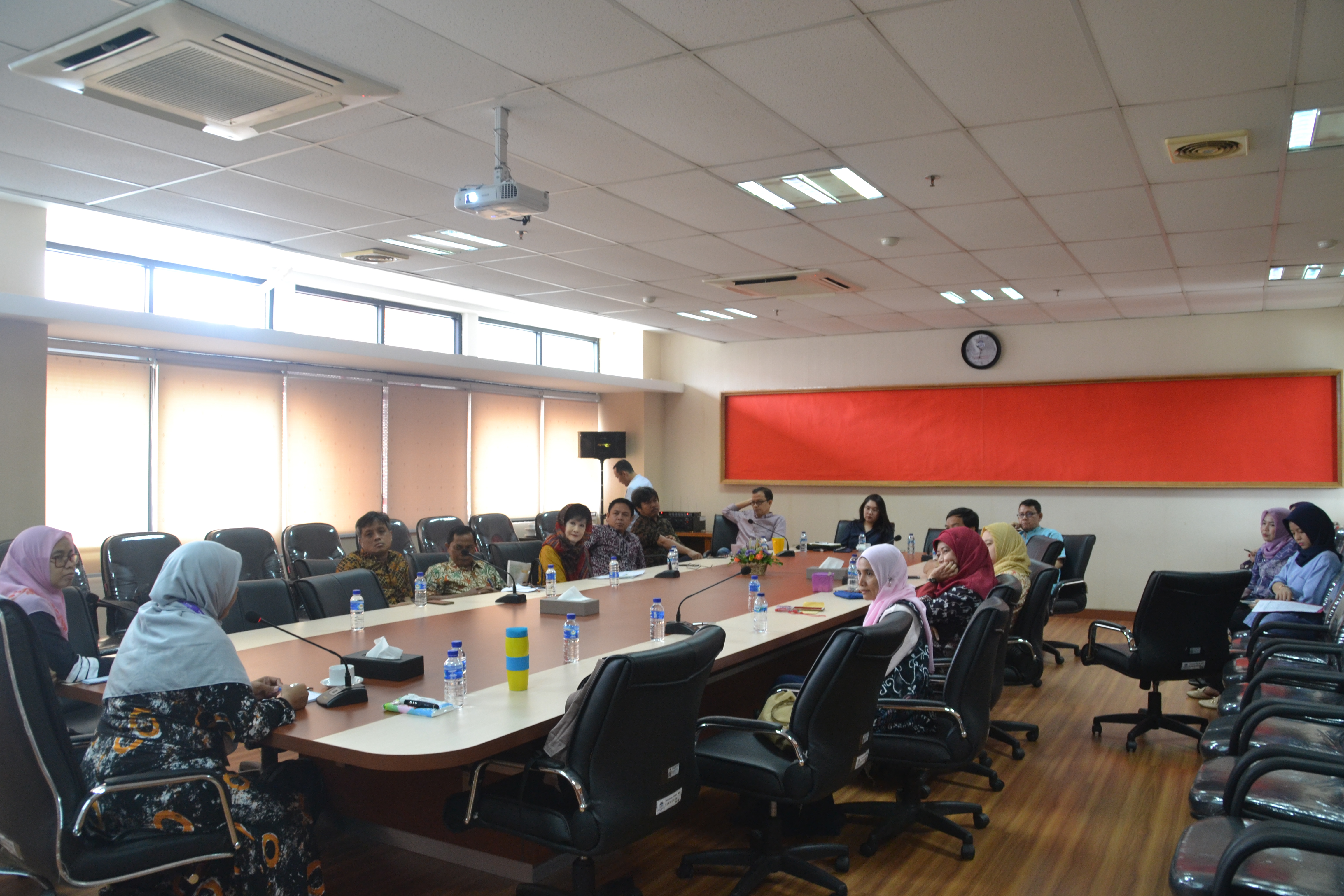 Diskusi Dosen “Explaining Gender Gaps in Indonesian Legislative Committees”