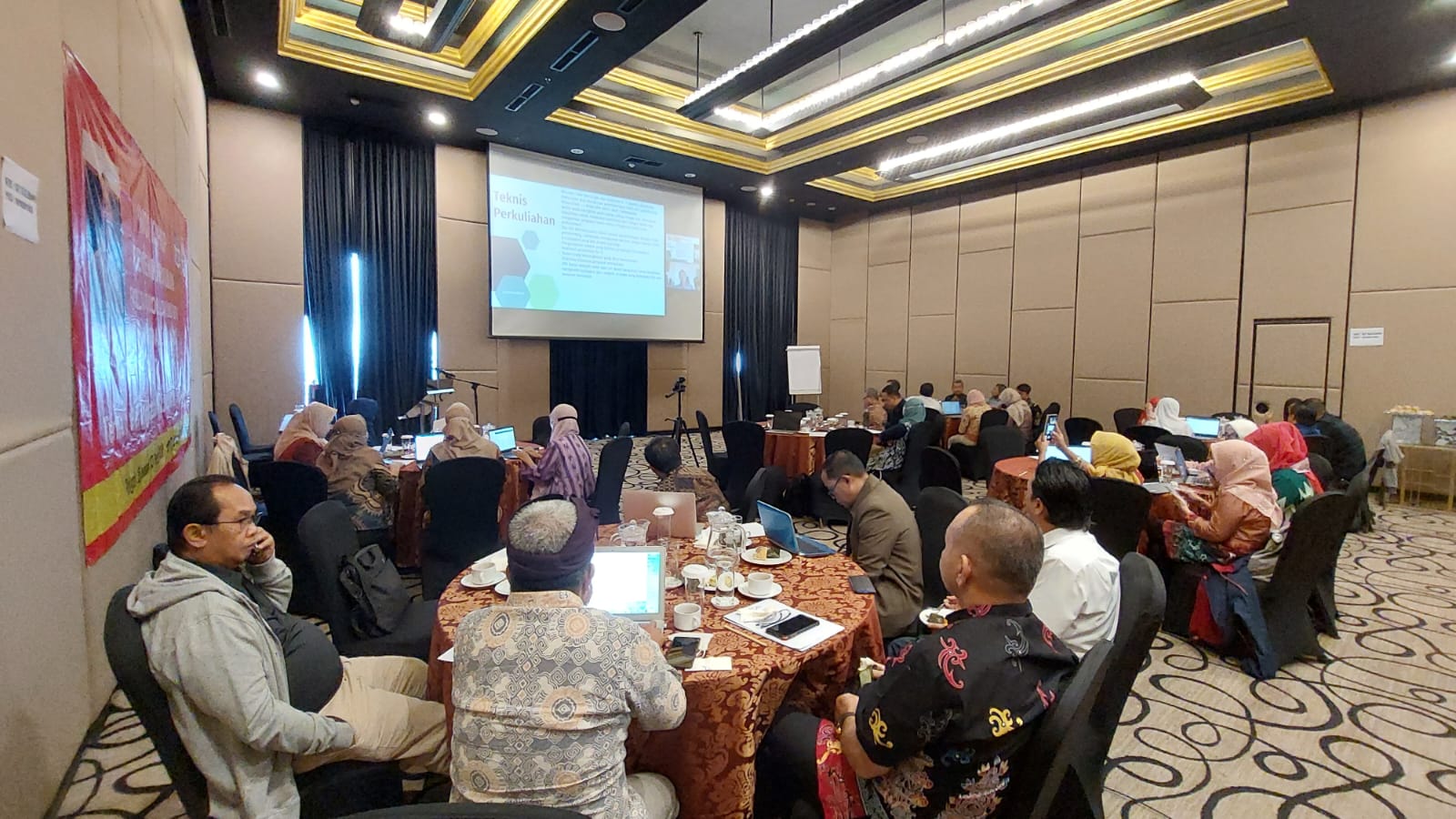 Workshop Review Kurikulum: Peningkatan Lulusan Tepat Waktu