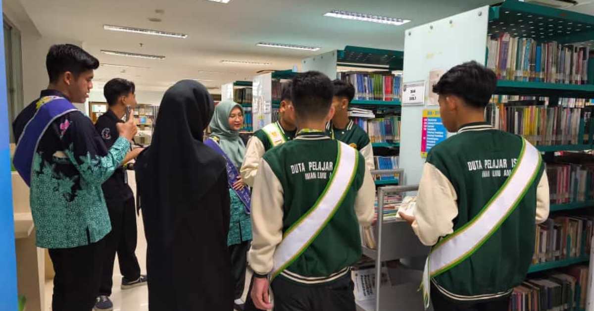 Pelajar Peserta Program Duta Islam Kunjungi Perpustakaan UIN Jakarta, Belajar Literasi Digital dan Layanan Modern