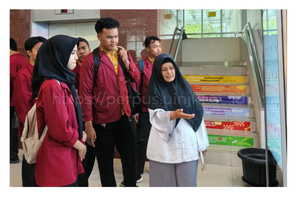 Isian Berita - 08 April 2026 - Datang Cuma Study Tour, Pulang Auto Pengen Kuliah! Puluhan SMK Al-Hidayah ‘Kena Mental’ Lihat Perpustakaan UIN Jakarta