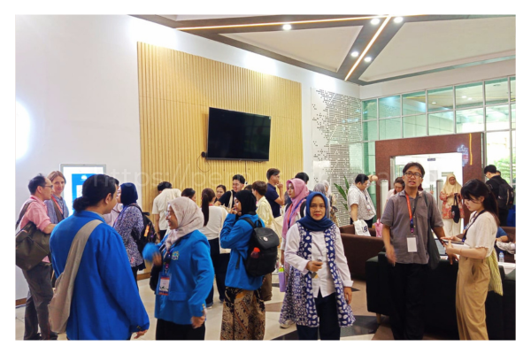 Isian Berita - Library Tour Puluhan Peserta Islamic Southeast Asia Traveling Classroom Kenali Ekosistem Literasi UIN _Jakarta (1)