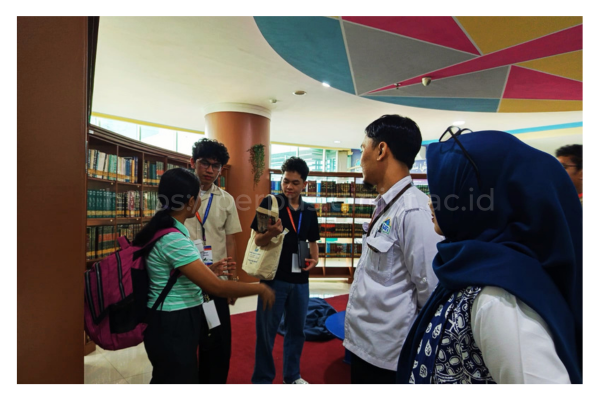 Isian Berita - Library Tour Puluhan Peserta Islamic Southeast Asia Traveling Classroom Kenali Ekosistem Literasi UIN _Jakarta (2)