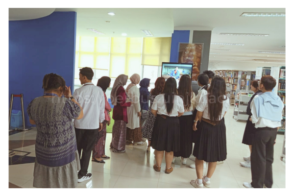 Isian Berita - Library Tour Puluhan Peserta Islamic Southeast Asia Traveling Classroom Kenali Ekosistem Literasi UIN _Jakarta