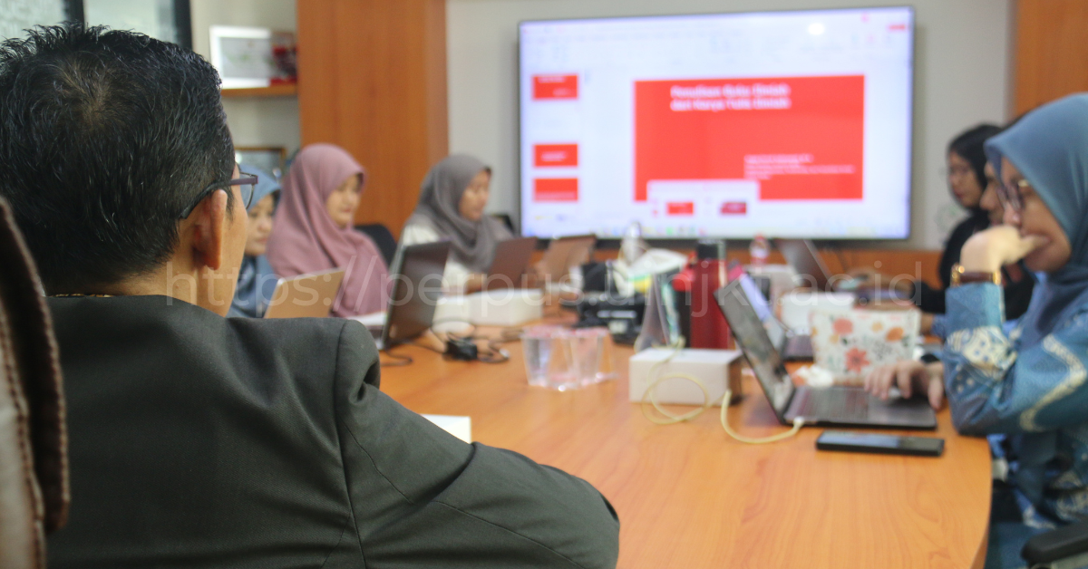 Isian-#Berita_Gambar_ UIN Jakarta Press Gandeng Penerbit BRIN, Bongkar Karya Ilmiah Menjadi Buku Berkualitas (5)