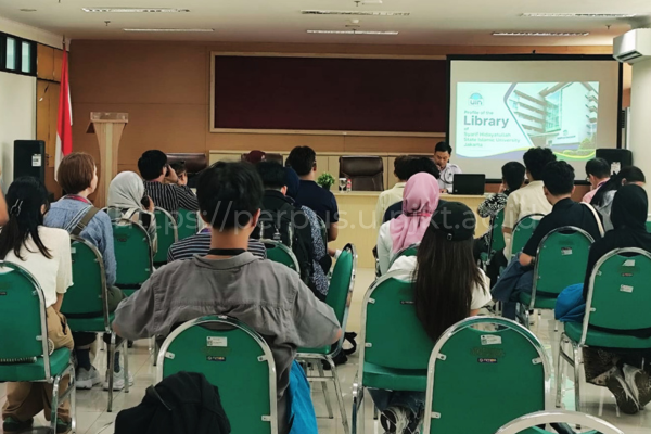 Isian Gambar_#Berita_Gambar_ Puluhan Peserta ISEATRAC Jelajahi Perpustakaan UIN Jakarta (16)