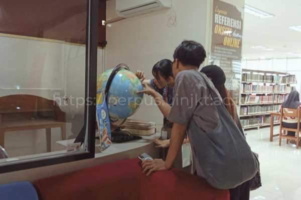 Isian Gambar_#Berita_Gambar_ Puluhan Peserta ISEATRAC Jelajahi Perpustakaan UIN Jakarta (17)