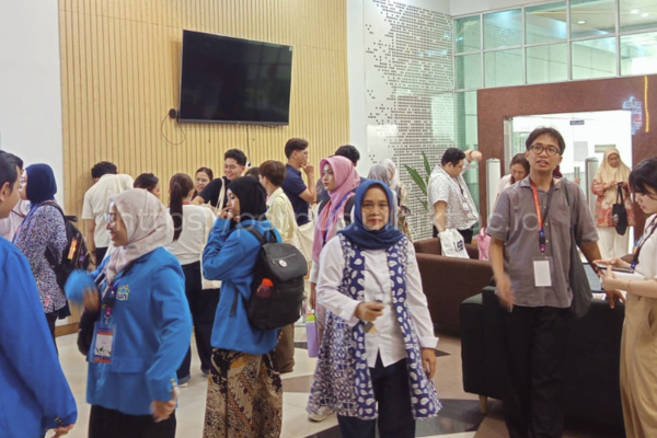 Isian Gambar_#Berita_Gambar_ Puluhan Peserta ISEATRAC Jelajahi Perpustakaan UIN Jakarta (2)
