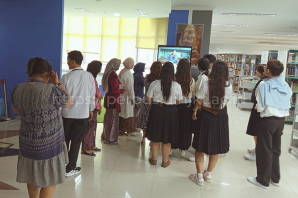 Isian Gambar_#Berita_Gambar_ Puluhan Peserta ISEATRAC Jelajahi Perpustakaan UIN Jakarta (3)