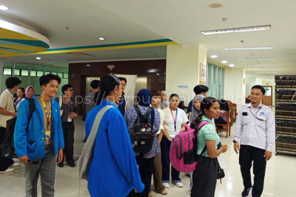 Isian Gambar_#Berita_Gambar_ Puluhan Peserta ISEATRAC Jelajahi Perpustakaan UIN Jakarta (4)