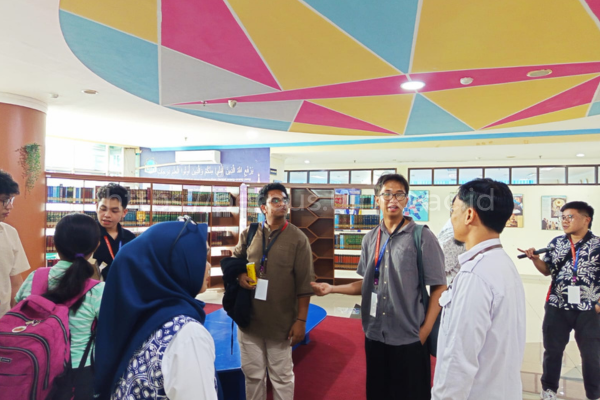 Isian Gambar_#Berita_Gambar_ Puluhan Peserta ISEATRAC Jelajahi Perpustakaan UIN Jakarta (5)