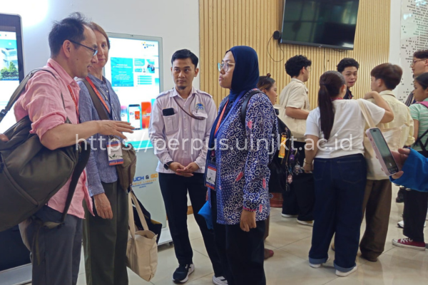 Isian Gambar_#Berita_Gambar_ Puluhan Peserta ISEATRAC Jelajahi Perpustakaan UIN Jakarta