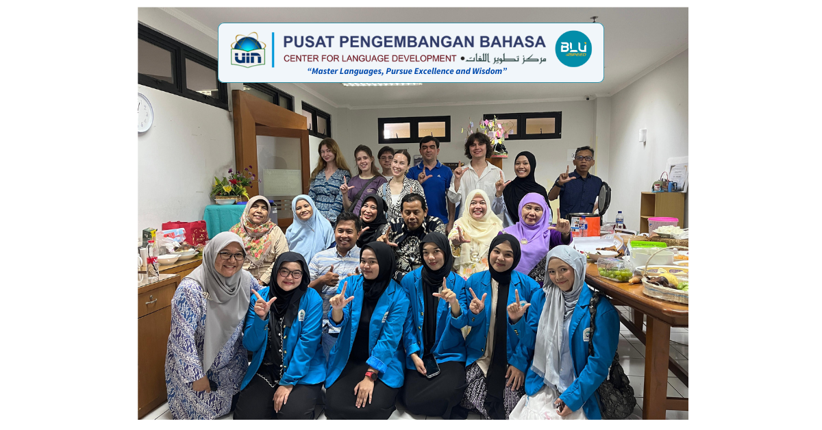 Mahasiswa dan Dosen Rusia Belajar Masak Masakan Tradisional Indonesia