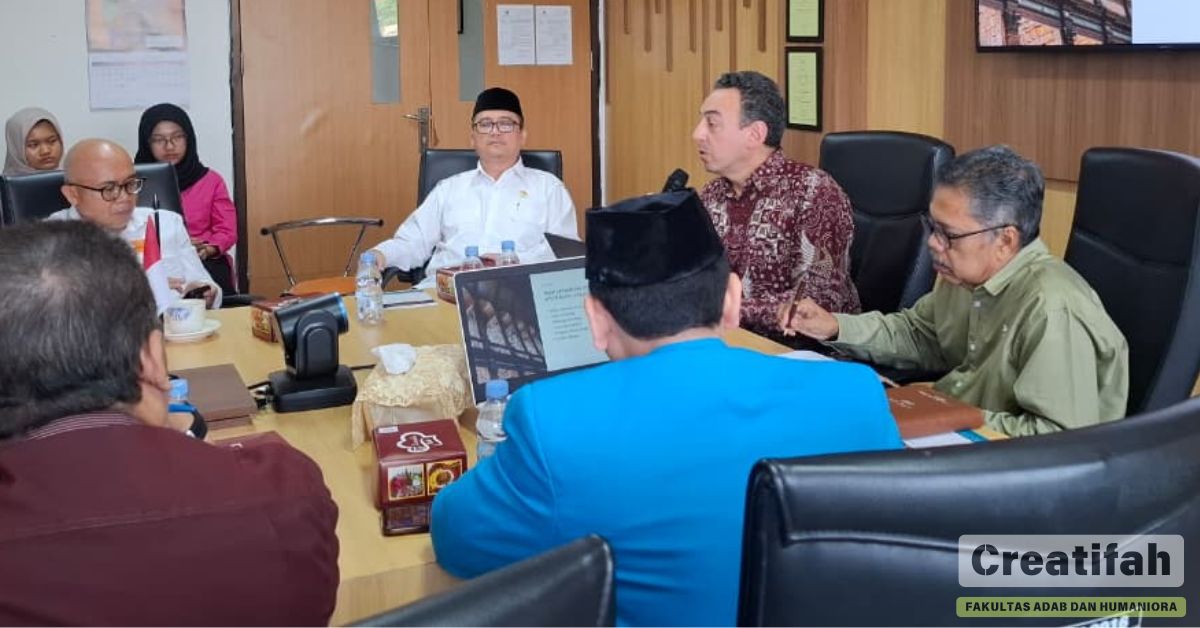 FAH UIN جاكرتا تعقد محاضرة عامة دولية: تجريد اتجاه التدريس الإسلامي في الجامعات البريطانية