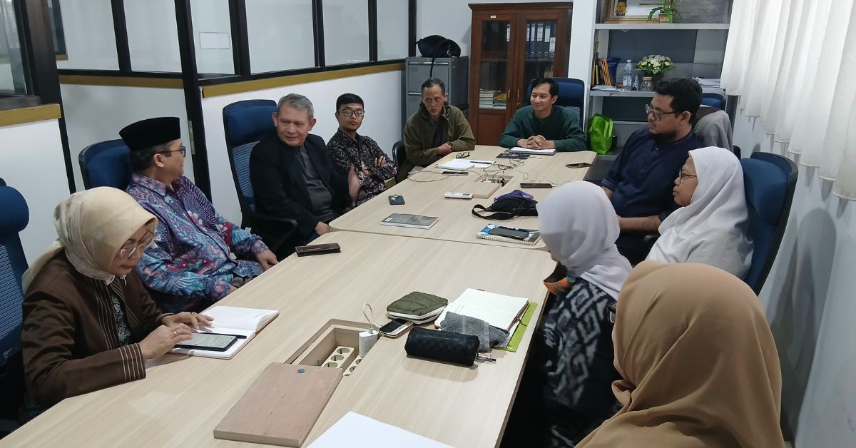 التوجيه الأكاديمي يناقش فرص البحث والمؤتمرات الدولية لطلاب الدراسات العليا في SPI FAH 