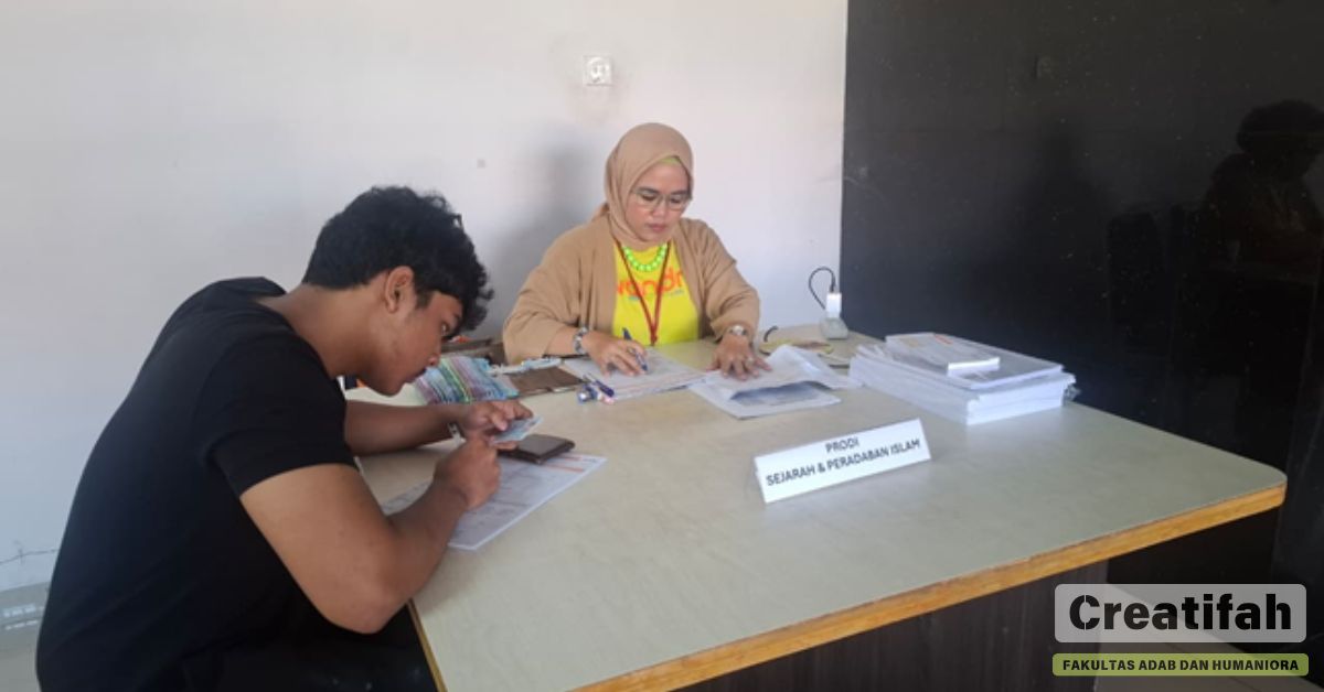 Pembagian Kartu Tanda Mahasiswa Fakultas Adab Dan Humaniora UIN Syarif Hidayatullah Jakarta