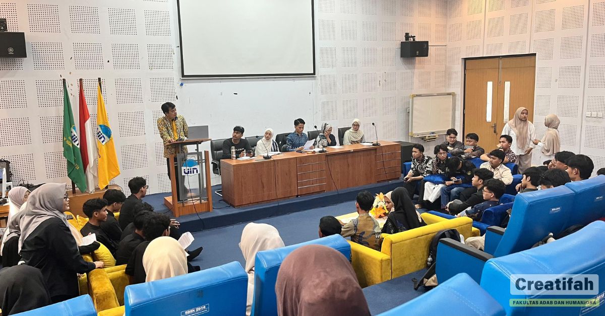 Islamic History and Civilization Students Hold a Constitutional Court Trial Simulation