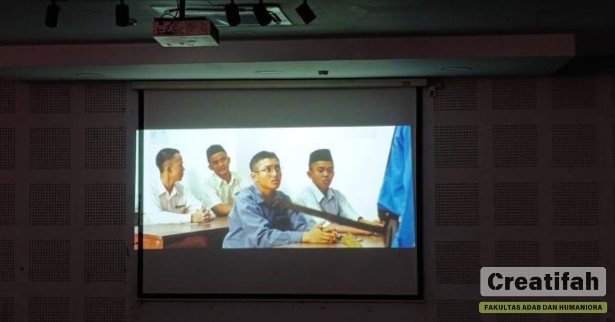 Memahami Islam Di Nusantara Melalui Sebuah Film, Delegasi ISEATRAC Melakukan Nonton Bareng Bersama Civitas Akademik Fakultas Adab Dan Humaniora