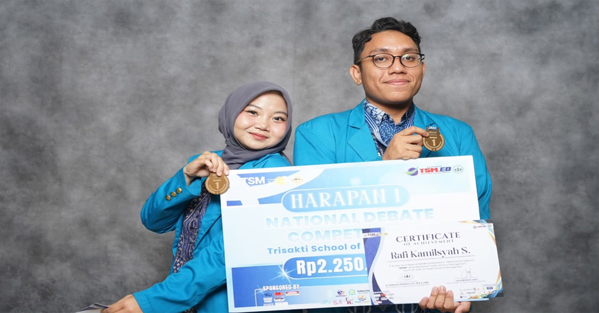 Mahasiswa FSH UIN Jakarta Raih Juara Harapan I National Debate Competition TSM Economic Days 2026