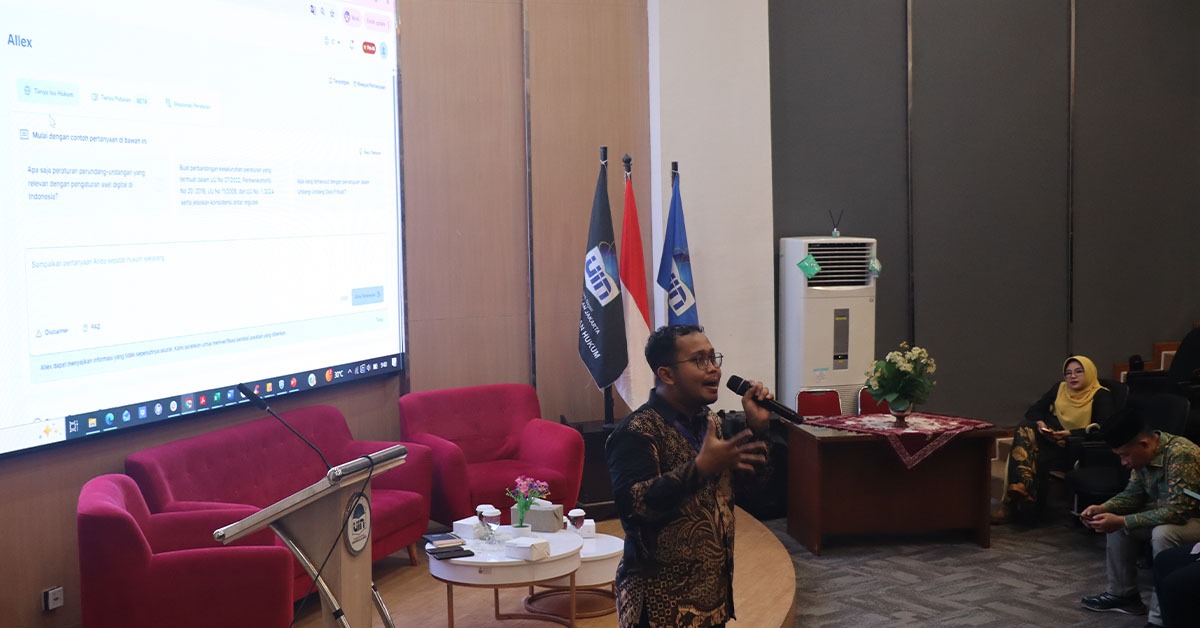 FSH Sosialisasikan Pemanfaatan AI dalam Hukum Online kepada Dosen