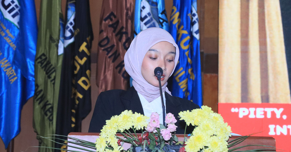 Dewi Sekar Candrawati, Best Graduate of FSH, Delivers Message on the Usefulness of Knowledge at the 141st Graduation Ceremony of FSH UIN Jakarta