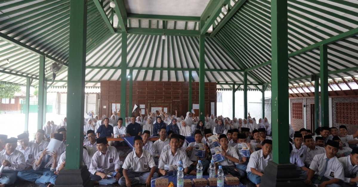FSH UIN Jakarta Gelar Kegiatan Sosial dan Promosi Pendidikan Hukum di MA As-Salafiyah Yogyakarta