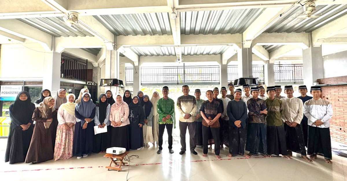Perkuat Silaturahmi dan Edukasi, Tim FSH UIN Jakarta Sambangi MA Afkaaruna Melalui Sosialisasi dan Promosi Kampus