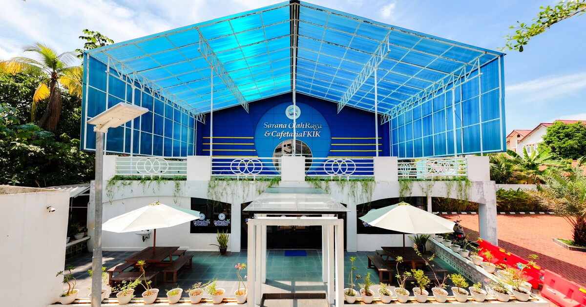 Sports facilities and cafeteria that support a healthy lifestyle and balance academic activities for students.