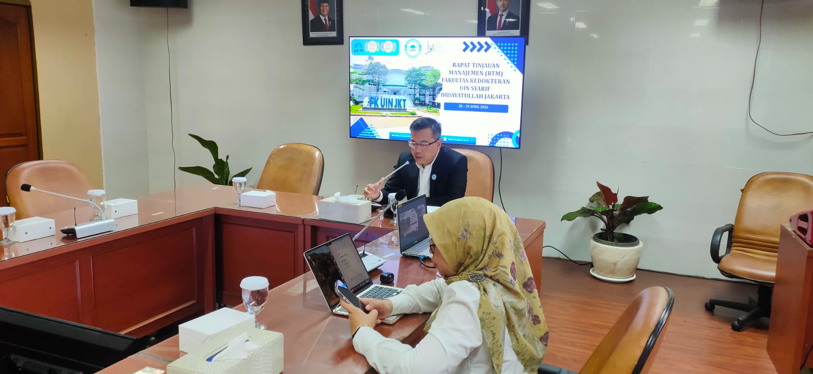 rapat tinjauan 1