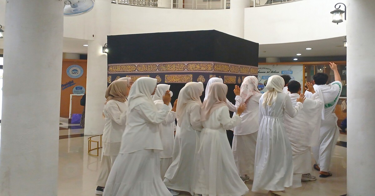 FK UIN Jakarta Students Participate in Hajj Manasik Practice, Integrating Medical Competence and Islamic Jurisprudence