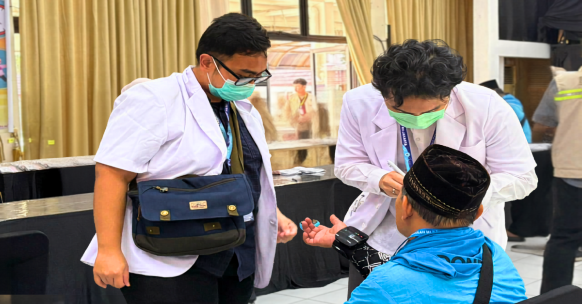 Hajj Clinical Rotation at Bekasi Embarkation, FK UIN Jakarta Junior Doctors Strengthen Pilgrims’ Healthcare Competence