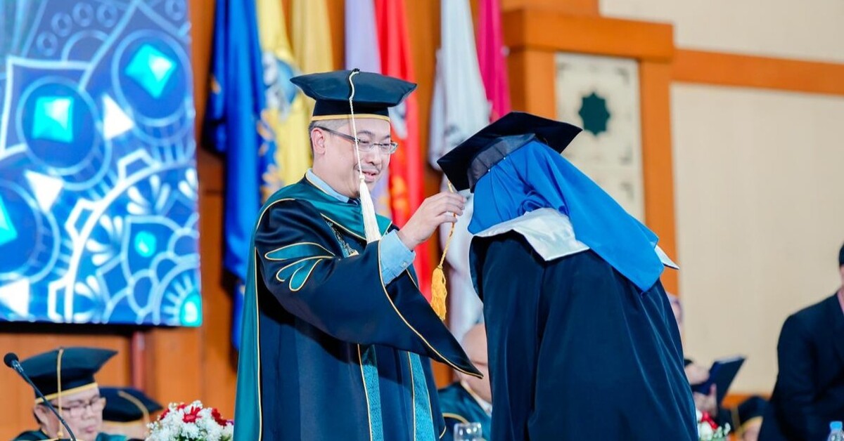 100 Graduates from the Faculty of Medicine at UIN Jakarta Were Officially Conferred Their Degrees at UIN Jakarta’s 140th Commencement Ceremony