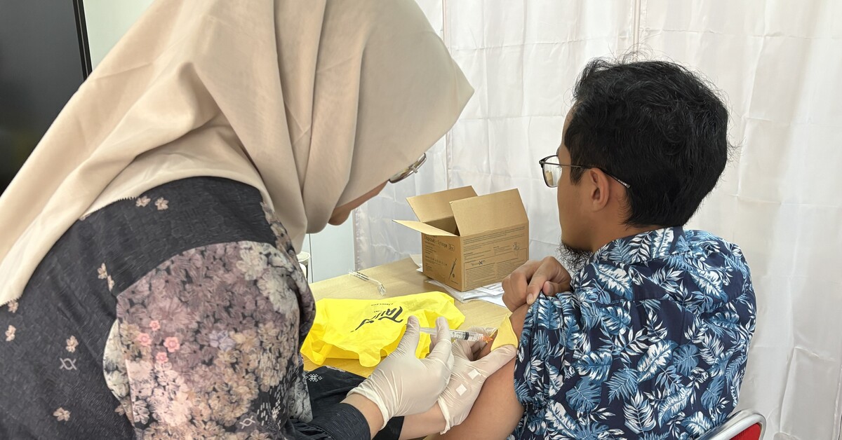 Commemorating World Hepatitis Day, UIN Jakarta Faculty of Medicine Provides Hepatitis A Vaccination for Its Academic Community