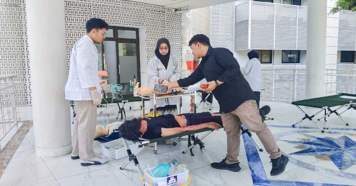 FK UIN Jakarta Trains Future Doctors to Handle Patients in Emergency Simulations