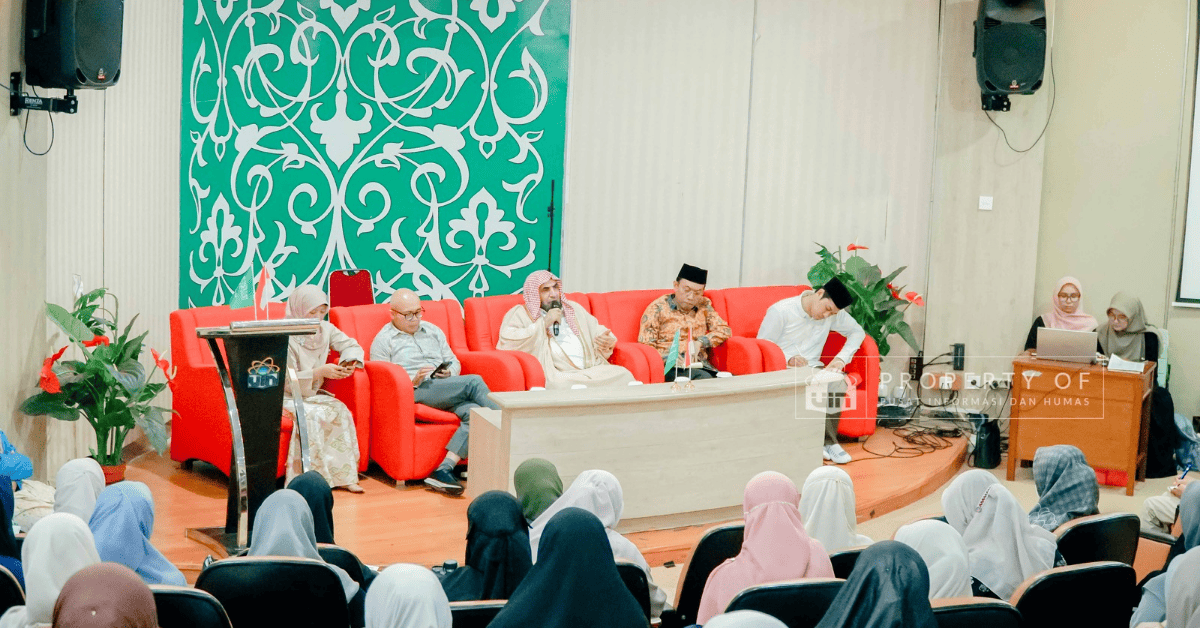 Religious Moderation According to Sheikh Ahmad bin Qasim Al Ghamdi