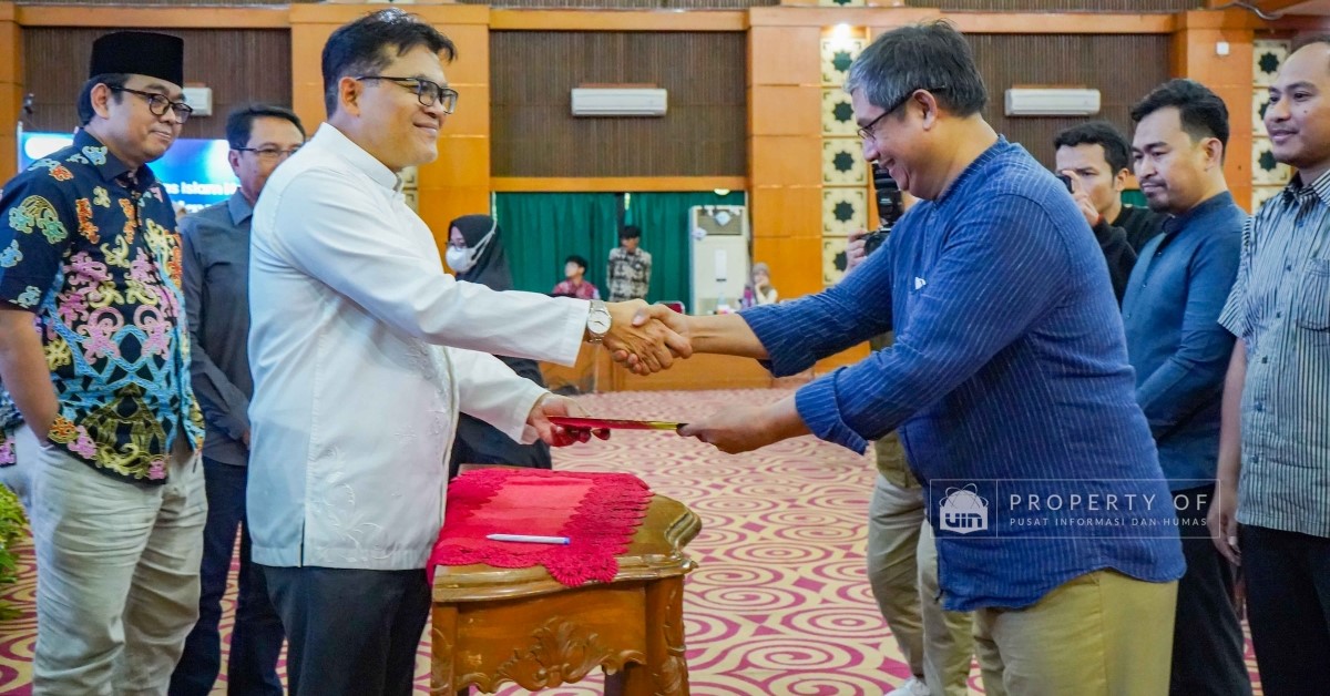 Realisasi KMA Integrasi, Rektor UIN Jakarta serahkan SK Pegawai Satuan Pendidikan