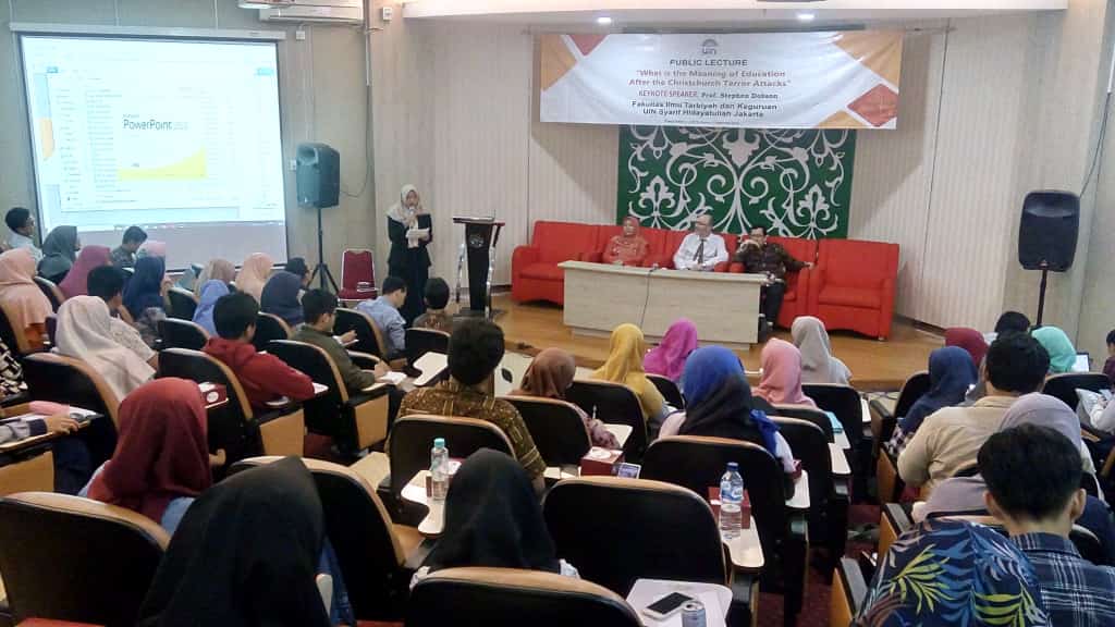 Dekan Fakultas Pendidikan UVW Selandia Baru Sampaikan Kuliah Umum di FITK