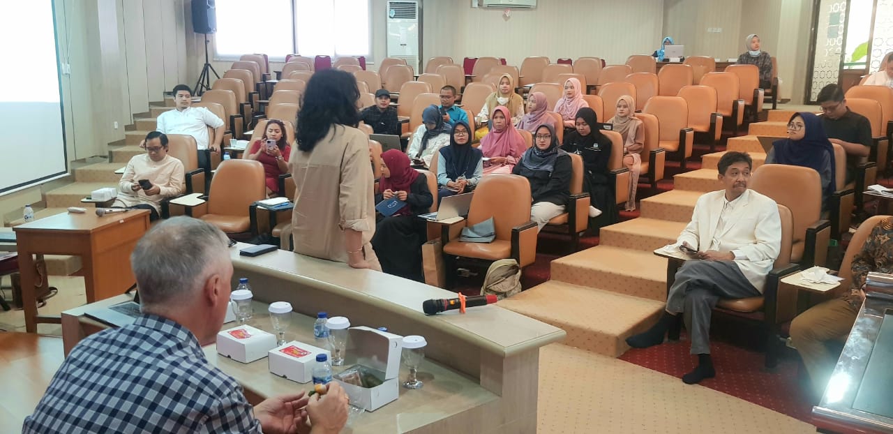 Program Magister FITK Gelar Workshop Peningkatan Kemampuan Menulis Essai dan Interview untuk Studi Lanjut