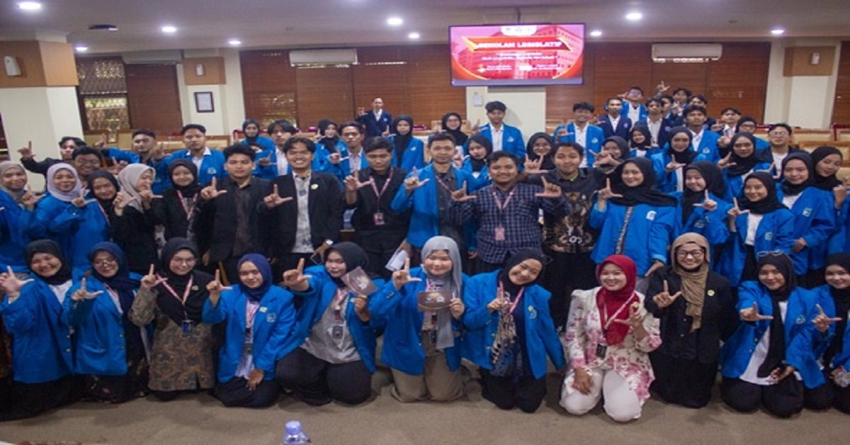 MEMBANGUN LEGISLATOR MUDA YANG KRITIS, KREATIF, DAN SOLUTIF