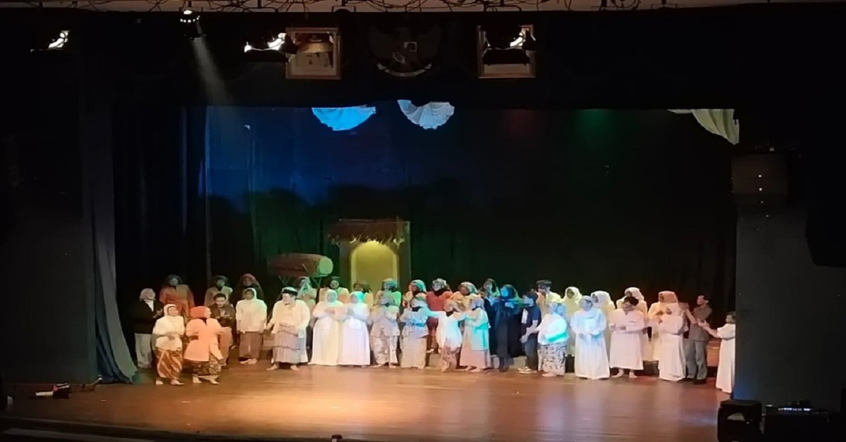 “Robohnya Surau Kami” Menggetarkan Panggung dengan Pesan Moral yang Kuat
