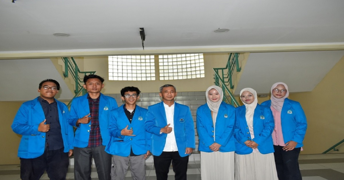 FITK UIN Jakarta Bagikan Jas Almamater bagi Mahasiswa Baru Usai PBAK 2026