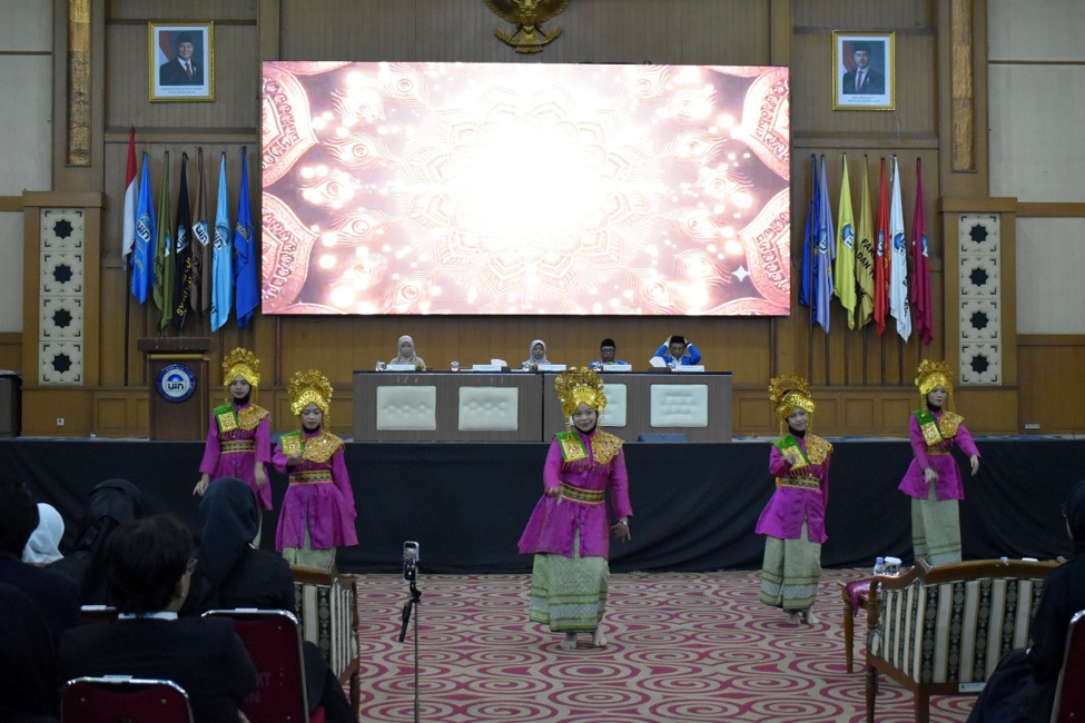 Hiburan Yudisium 141 FITK