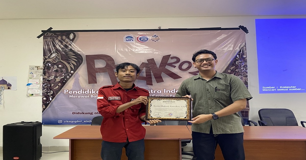 Merawat Bahasa dan Sastra Sebagai Cermin Peradaban Ditengah Arus Literasi Digital