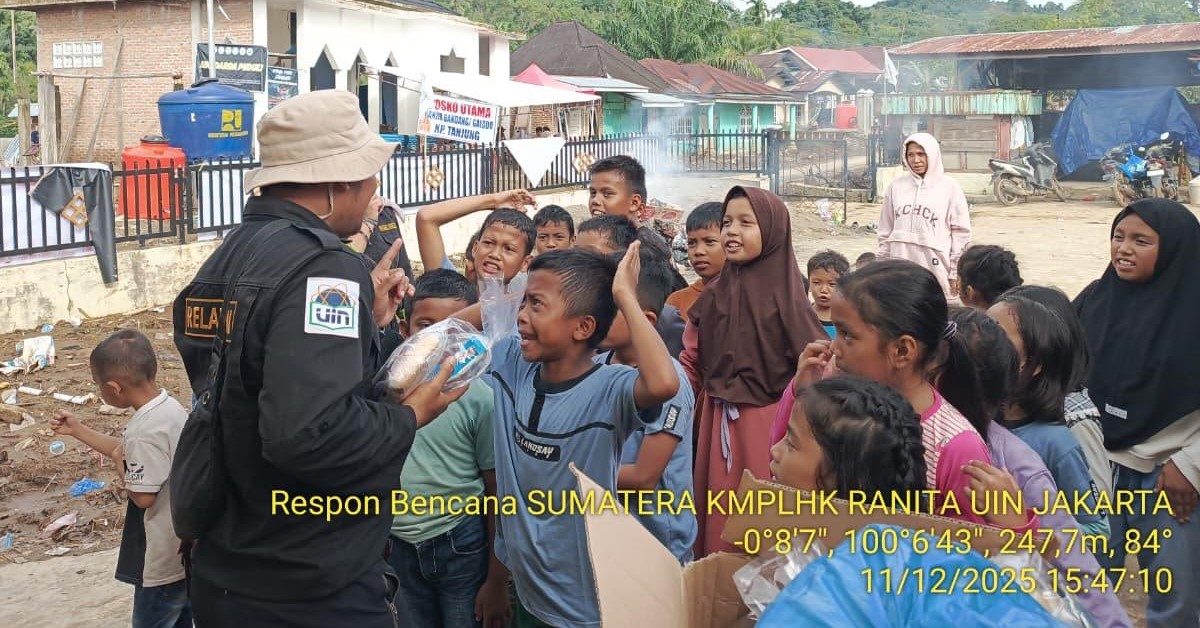 Aksi Nyata KMPLHK UIN Jakarta untuk Sumatera