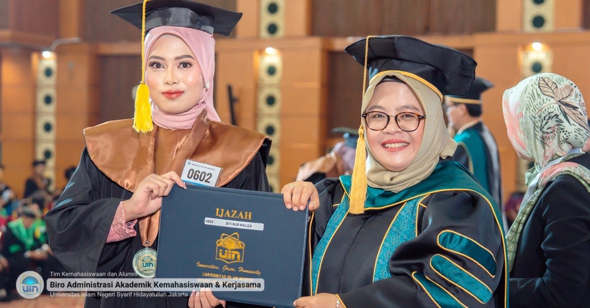Wisudawan Terbaik FDIKOM UIN Jakarta, Siti Nur Haliza Ajak Generasi Muda Berani Bermimpi Tinggi