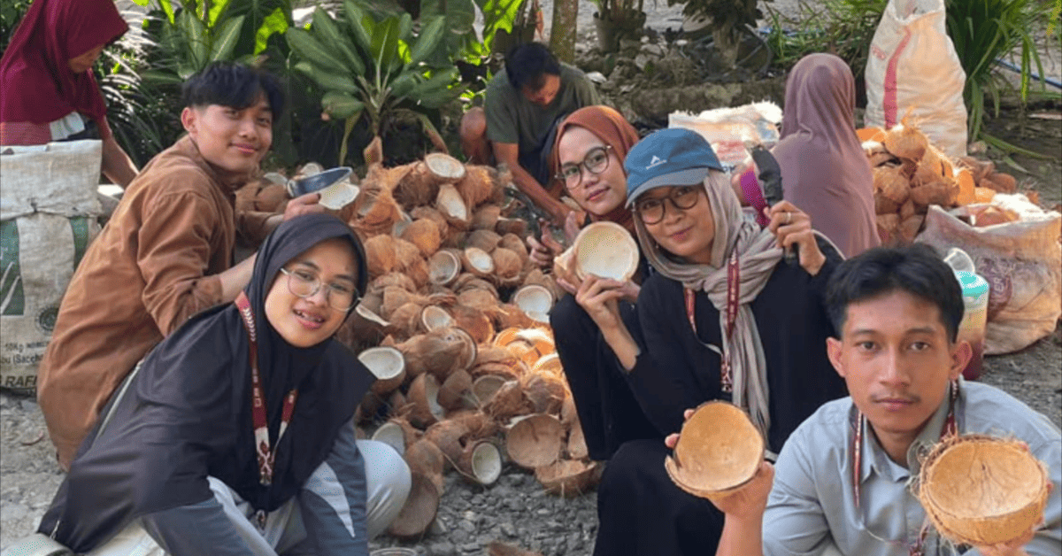 Bangun Kemandirian Ekonomi Desa, Mahasiswa UIN Jakarta Dampingi Pelaku UMKM di Kedungweru 