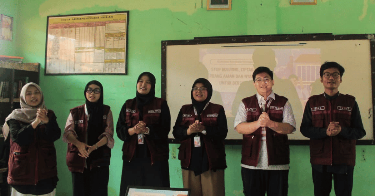 Cegah Bullying Sejak Dini, KKN 237 UIN Jakarta Edukasi Siswa MTs Nurul Huda Sampora