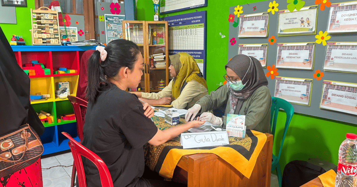Peduli Kesehatan Warga, KKN AKSANUSA 116 UIN Jakarta Hadirkan Layanan Cek Kesehatan Gratis