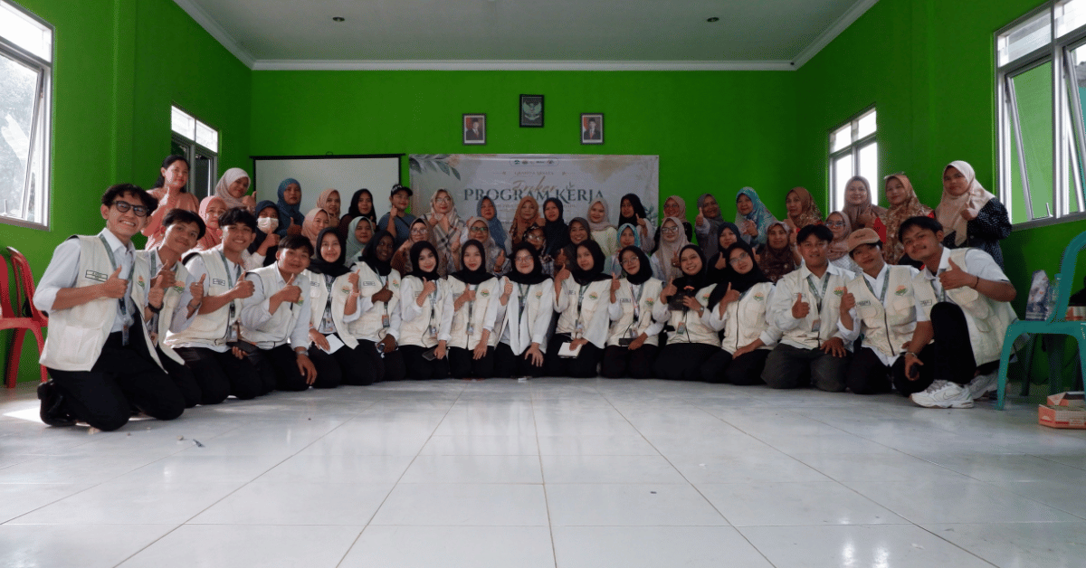 KKN 226 UIN Jakarta Ajak Perempuan Cibunar Manfaatkan Teknologi Digital untuk Berwirausaha
