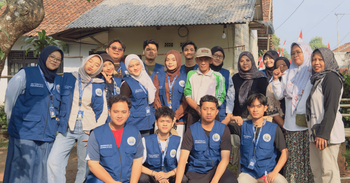 Mahasiswa KKN UIN Jakarta Kelompok 156 Edukasi Warga Cegah DBD melalui Pemeriksaan Jentik Nyamuk