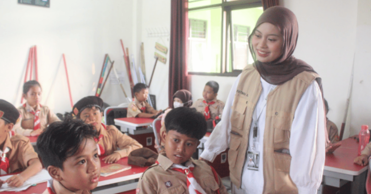 KKN SEVARDHANA Turun ke Kelas, Dorong Pembelajaran Aktif di SDN Duren Seribu 04